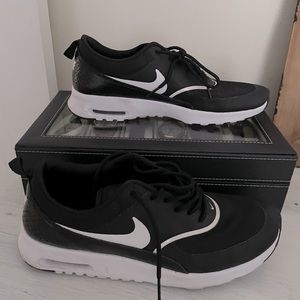 Nike Women’s Sneakers Sz 10